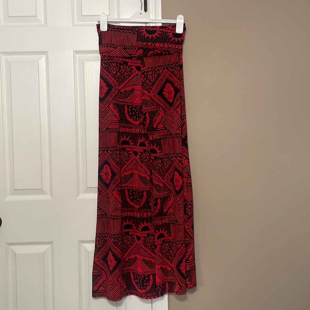 Medium red stretchable high-waisted long pants with black print